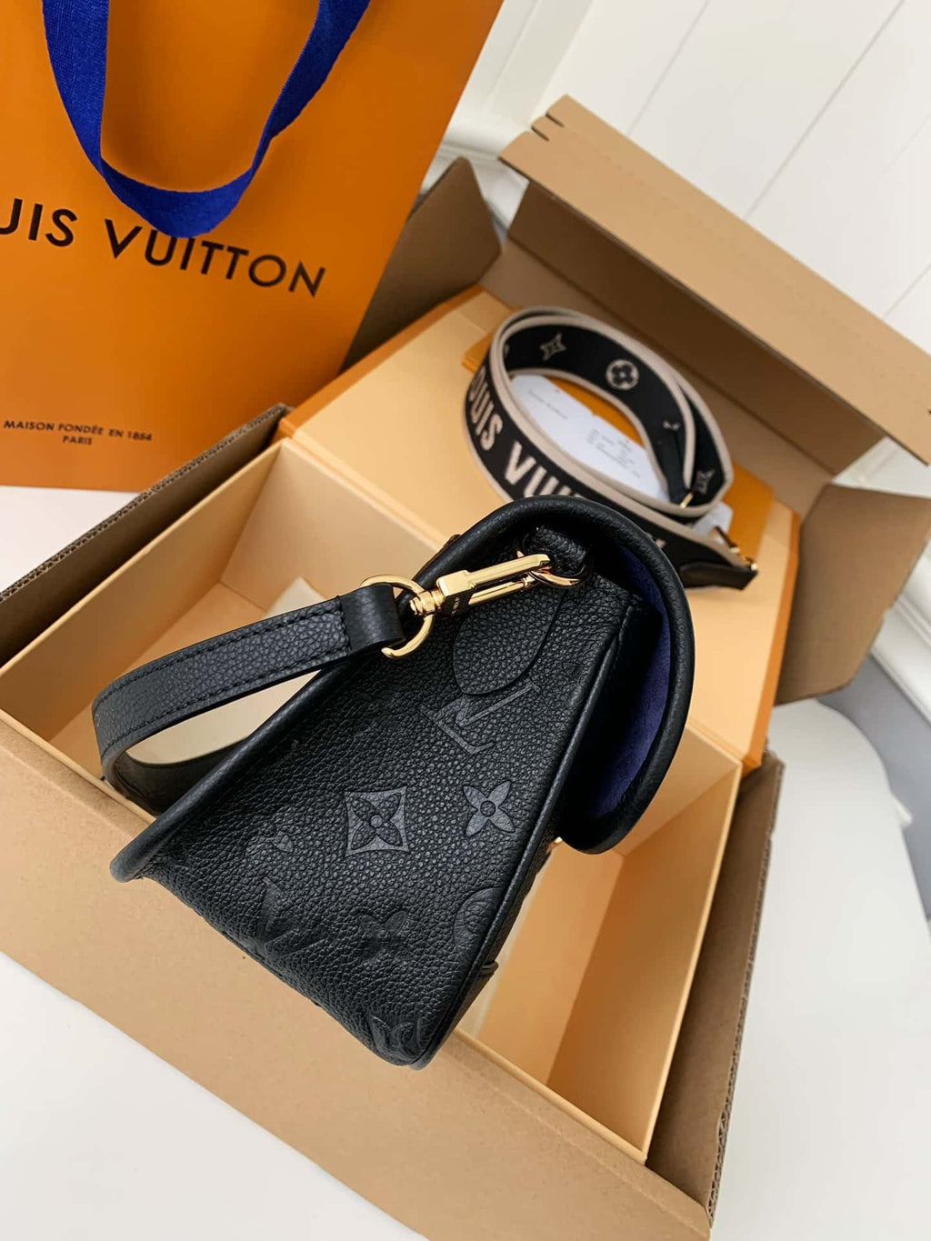 Louis Vuitton LV Diane Handbag - Black