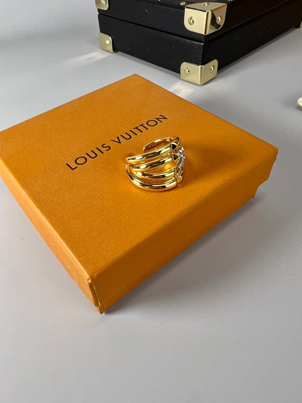 Louis Vuitton Volt Upside Down Diamond Ring - 18K Yellow Gold