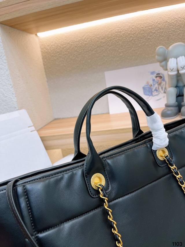 Chanel Deauville Em Couro Preta Italiana Bag - Black