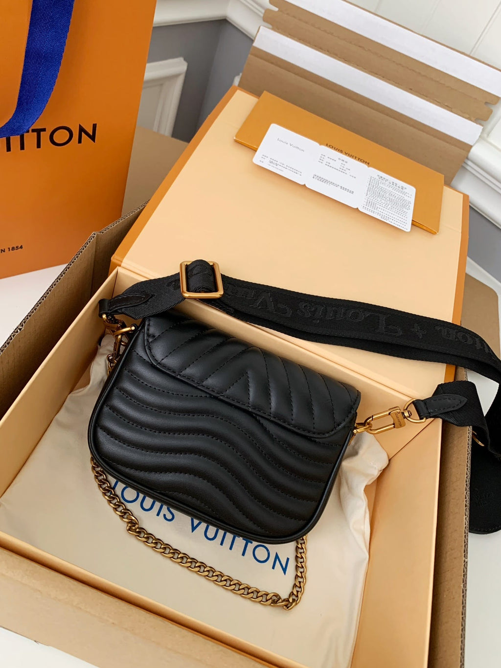 Louis Vuitton New Wave Multi-Pochette Handbag - Black