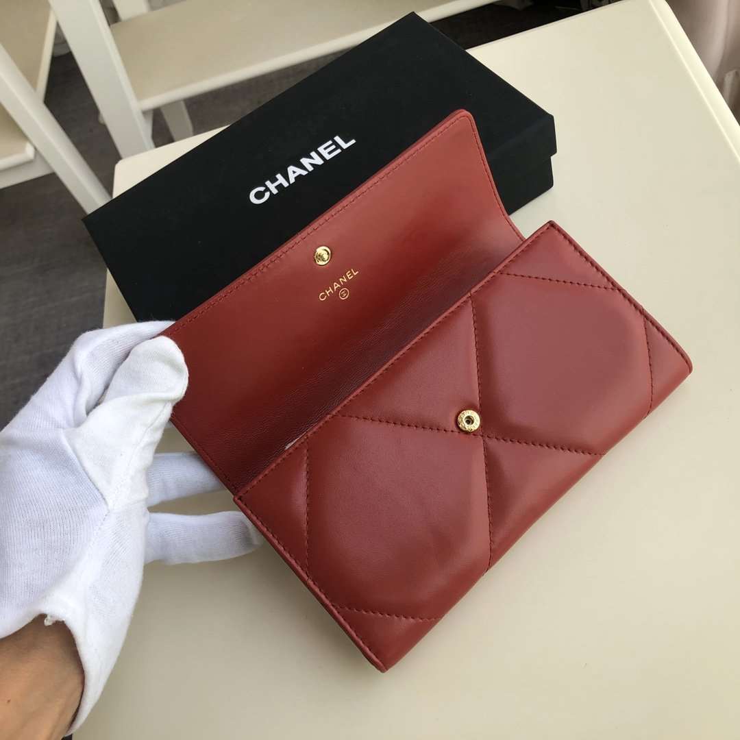 Chanel 19 Quilted Flap Wallet - Red