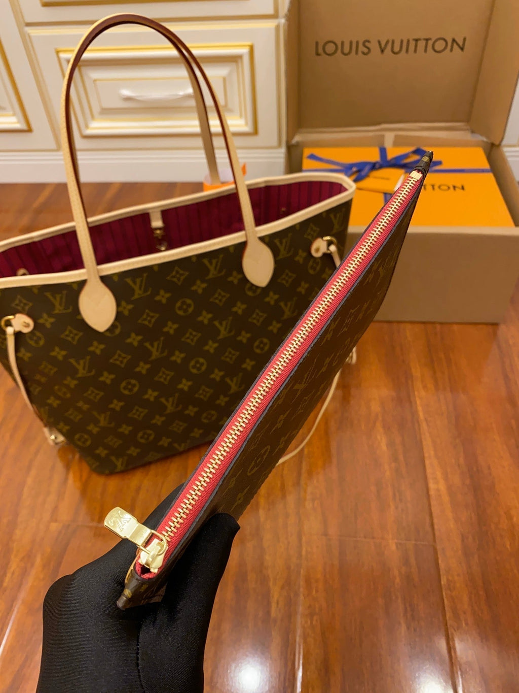 Louis Vuitton Tote Leather Bag - Khaki