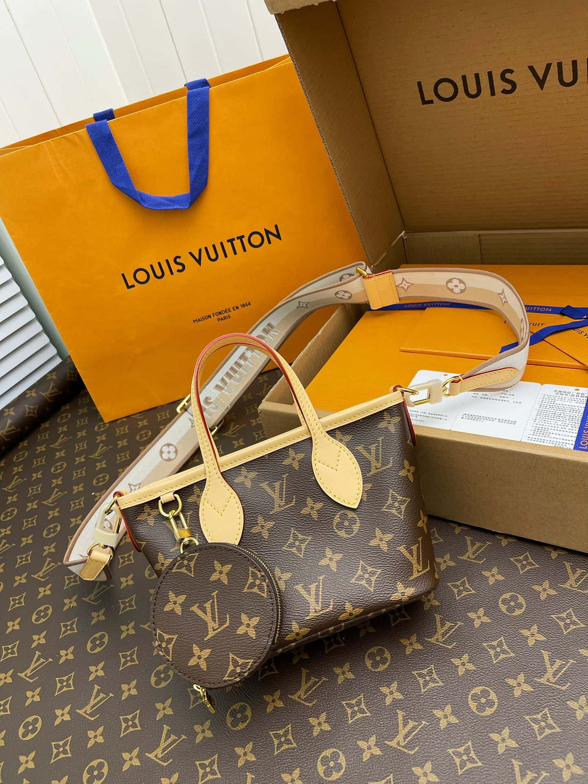 LV Neverfull MM Monogram Canvas Tote Shoulder Bag with Leather Trim and Pouch - Brown