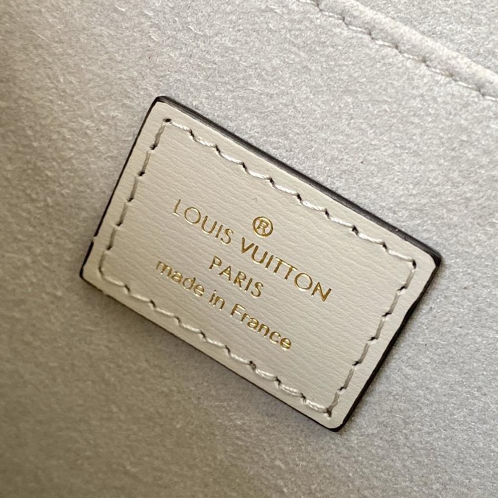 LV Dauphine MM Handbag
