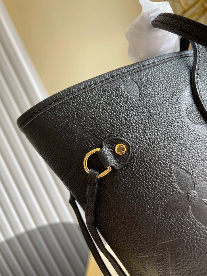 Louis Vuitton Neverfull MM Tote Bag - Black