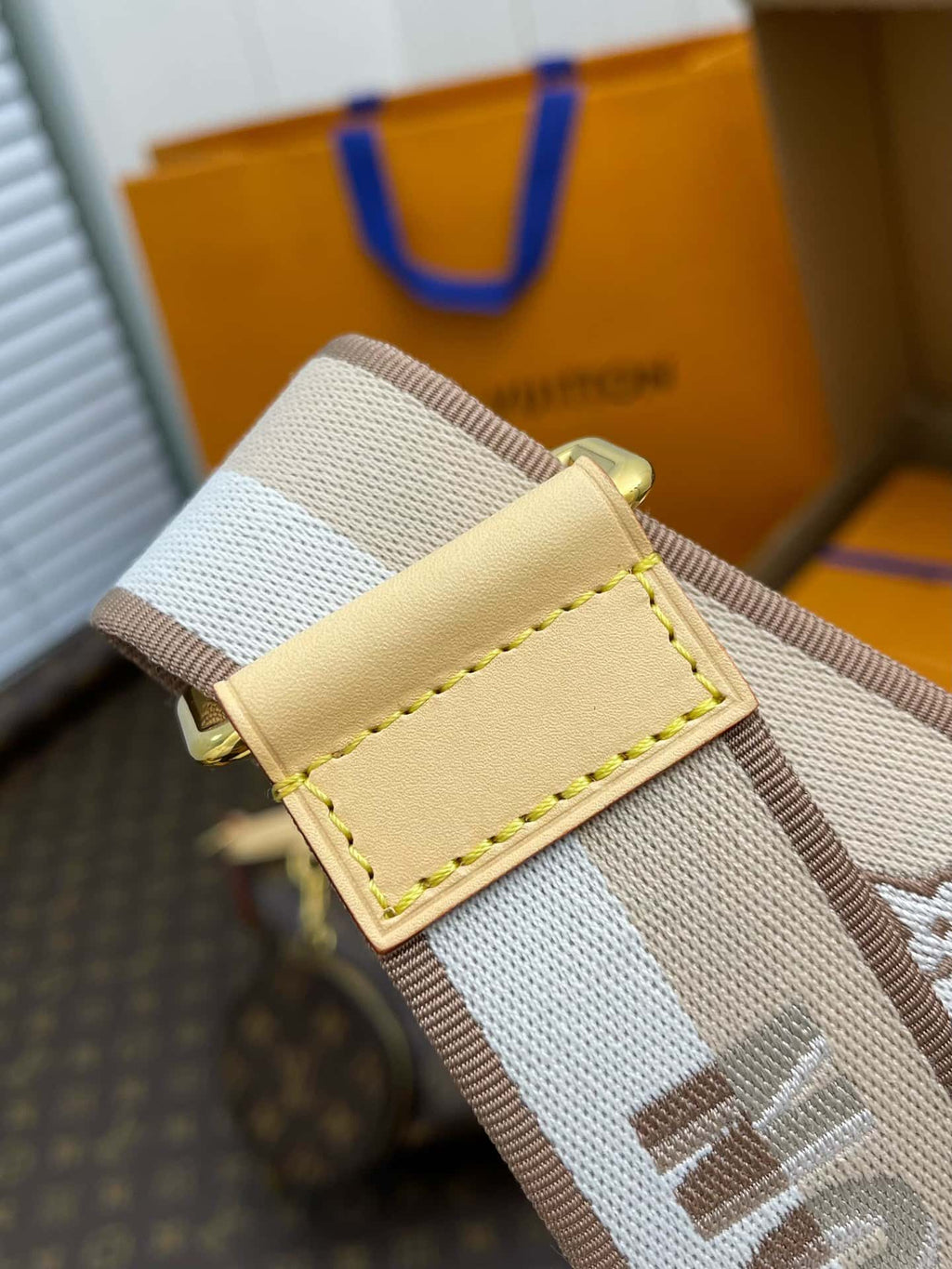 LV Neverfull MM Monogram Canvas Tote Shoulder Bag with Leather Trim and Pouch - Brown