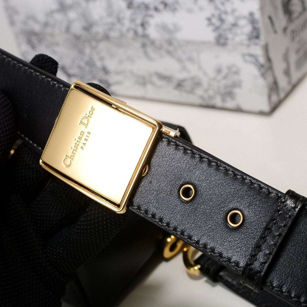 Dior 30 Montaigne Flap Shoulder Crossbody Bag with CD Clasp and Adjustable Leather Strap