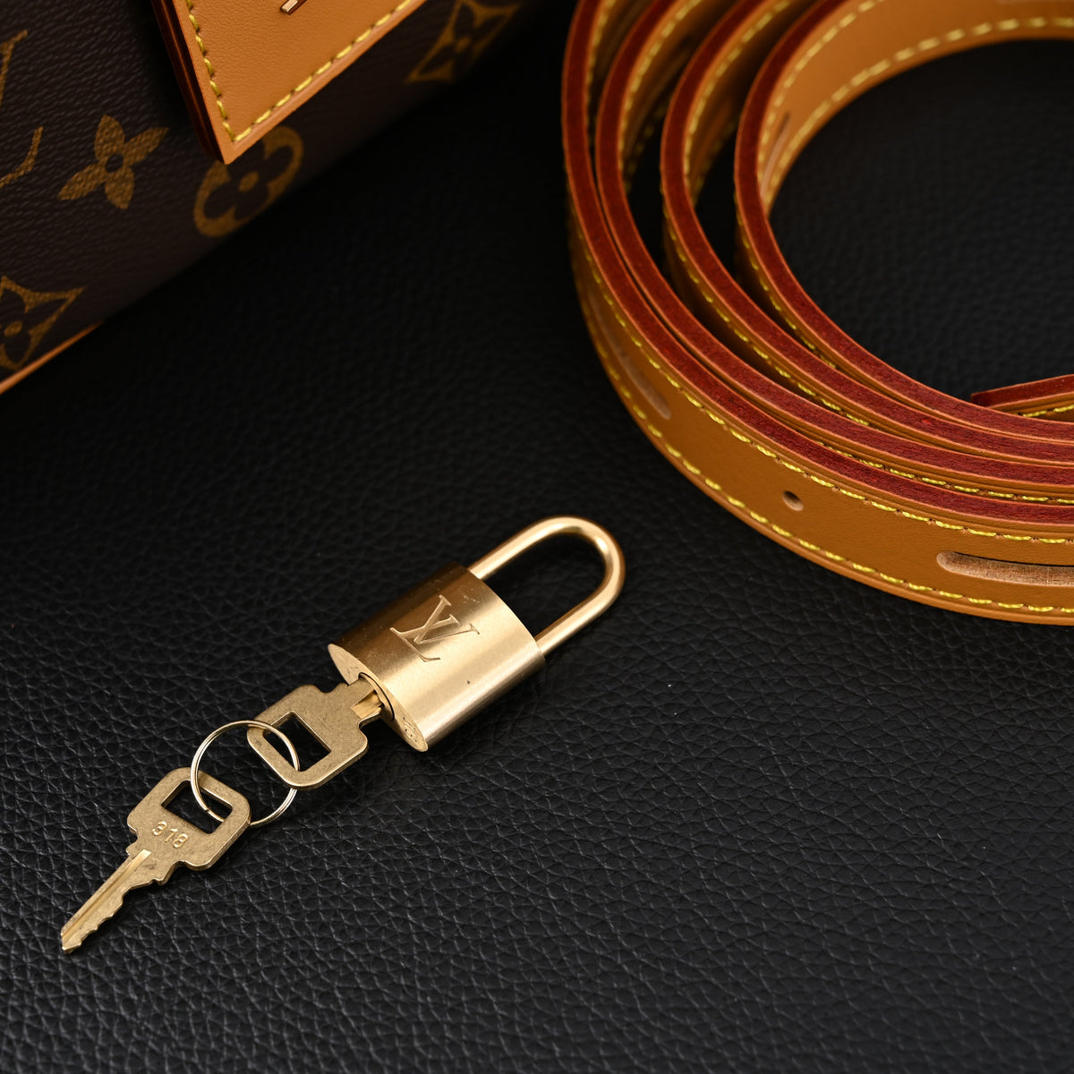 Louis Vuitton Boîte Chapeau Souple MM – Monogram Canvas Crossbody Bag