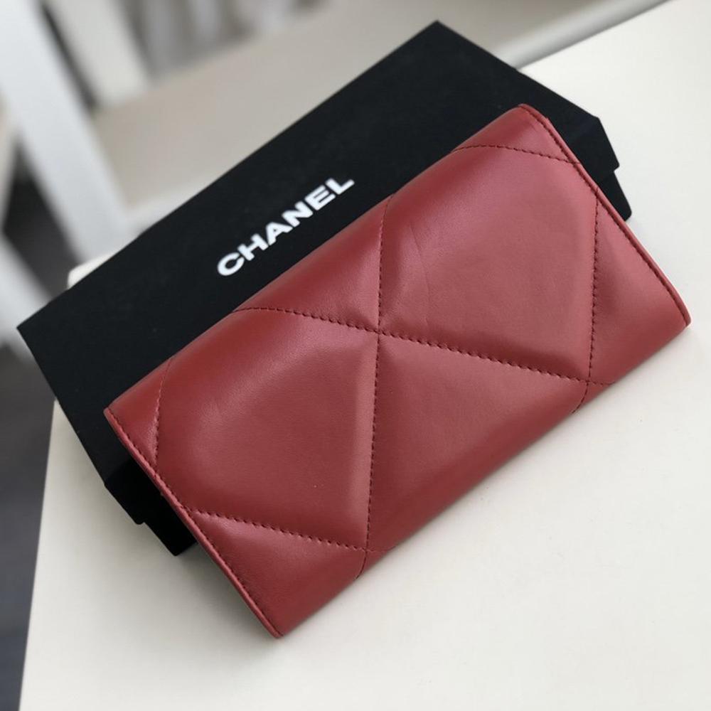 Chanel 19 Quilted Flap Wallet - Red