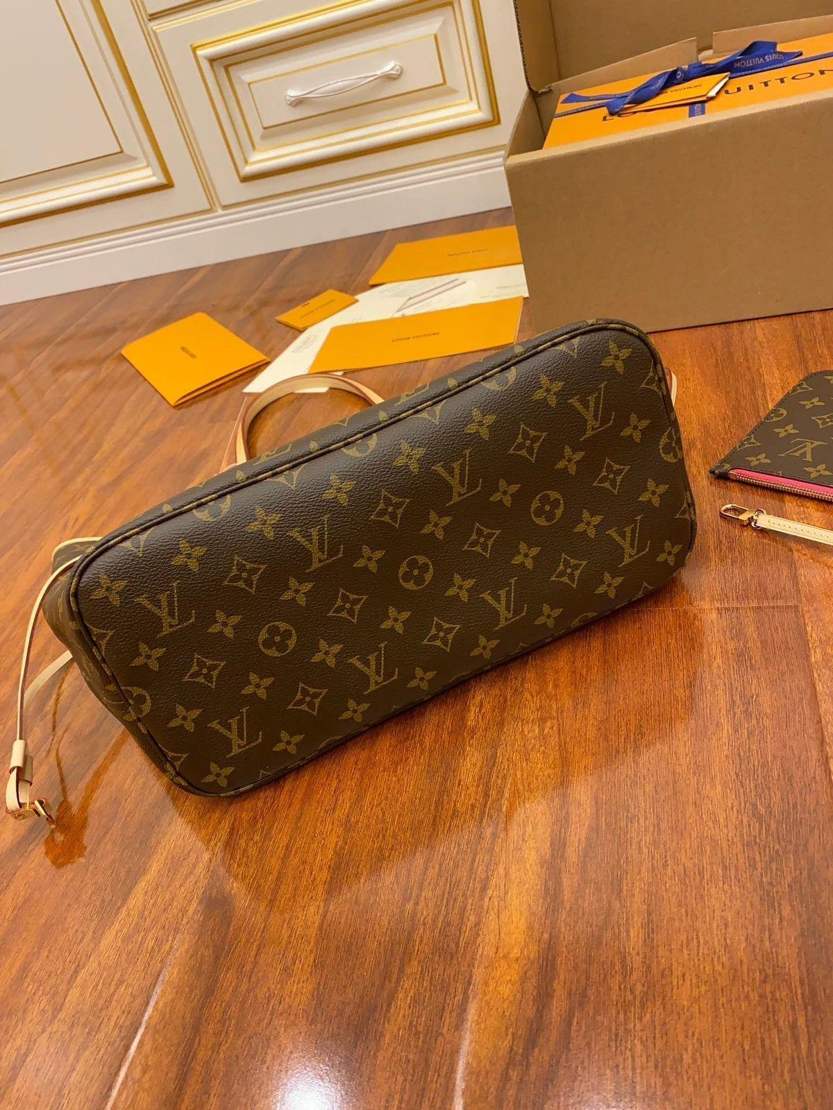 Louis Vuitton Tote Leather Bag - Khaki