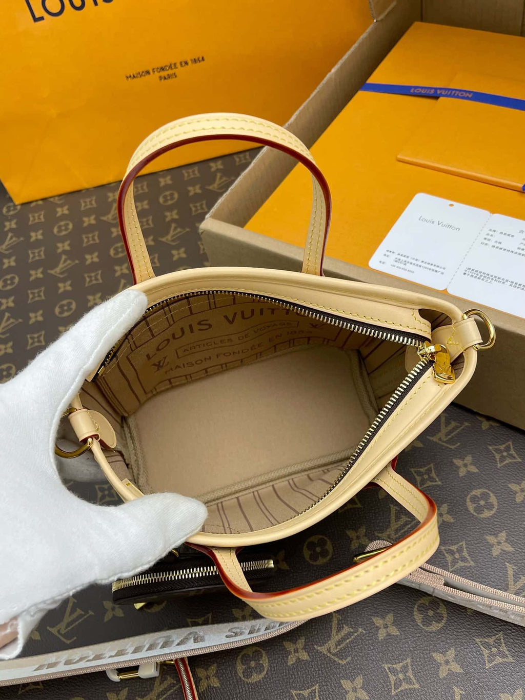 LV Neverfull MM Monogram Canvas Tote Shoulder Bag with Leather Trim and Pouch - Brown