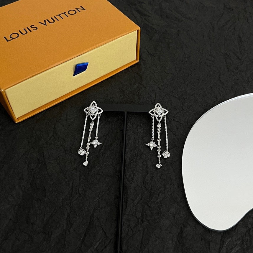 Louis Vuitton Diamond Flowers Long Earrings - 18K White Gold