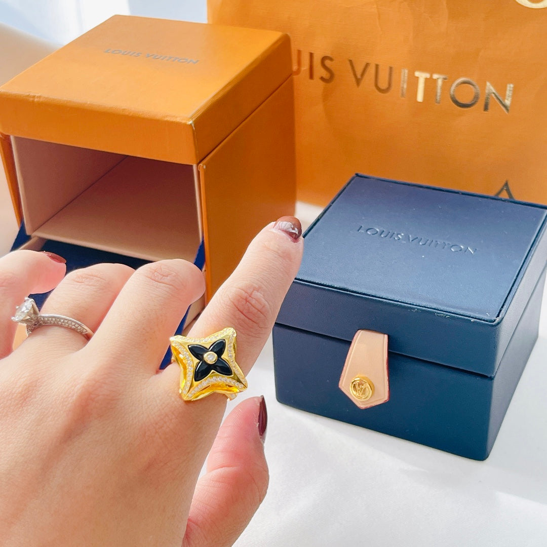 Louis Vuitton Ever Blossom Ring - 18K Yellow Gold