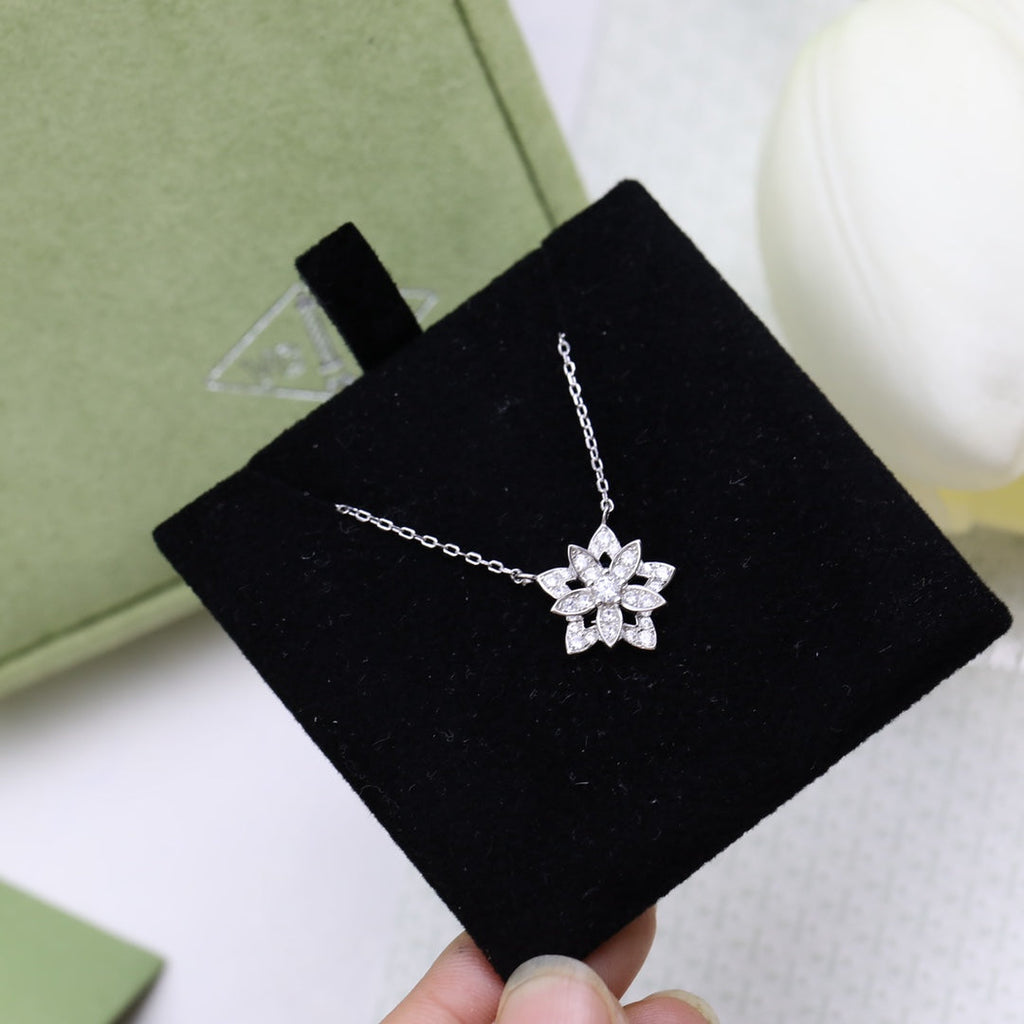 Lotus Openwork Pendant Necklace - 18K Gold