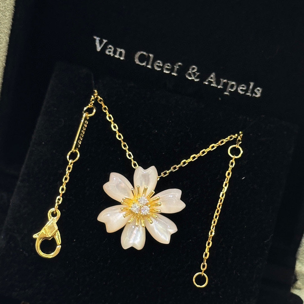 Rose De Noel Clip Pendant Necklace - 18K Gold