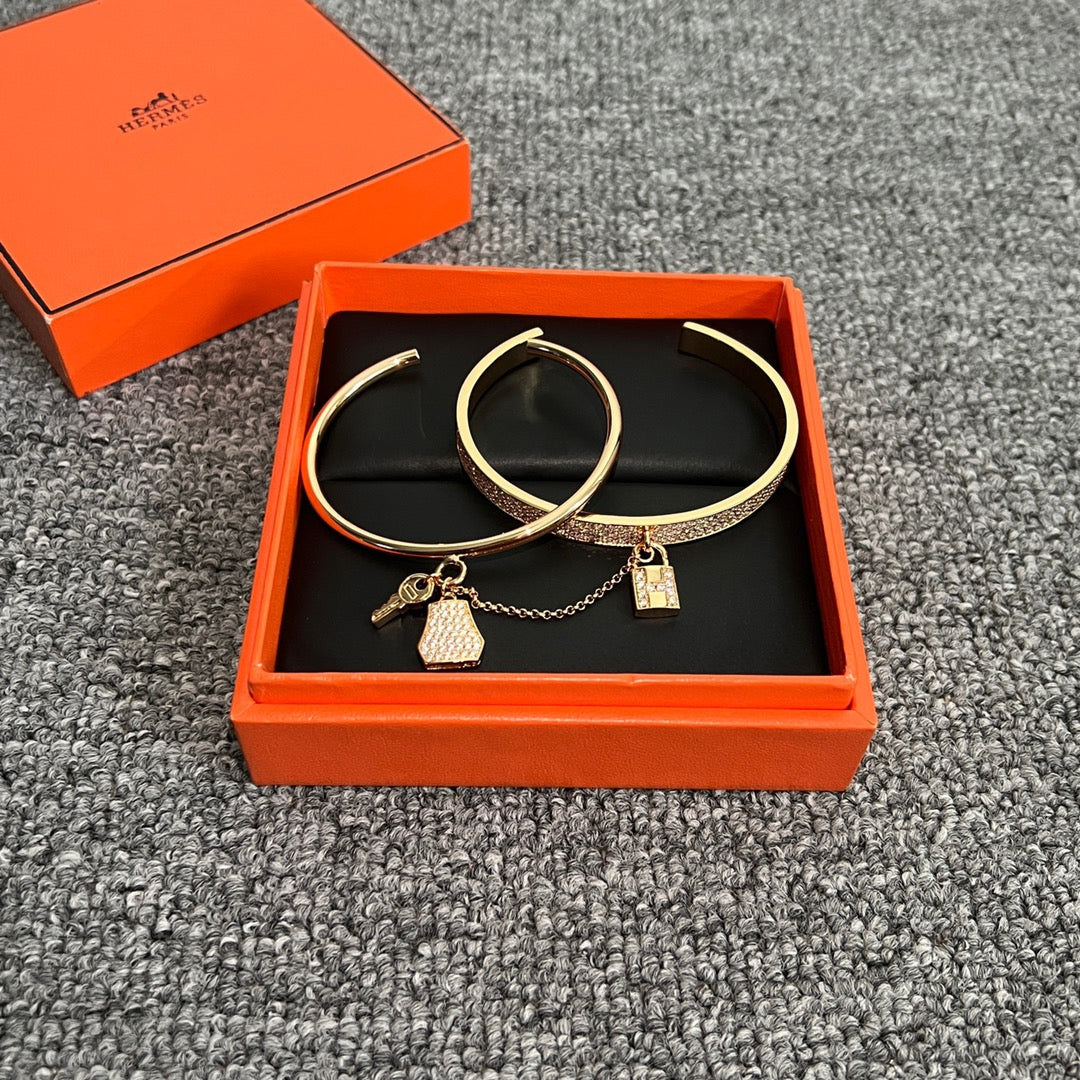 Hermes Kelly Clochette Moissanite Bracelet - 18K Yellow Gold