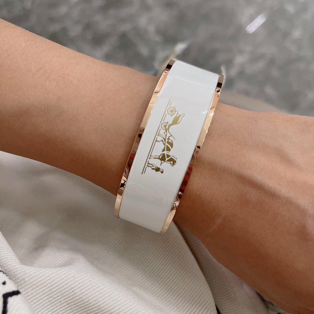Hermes Enamel Caleche Wide Bangle Bracelet - 18K Yellow Gold