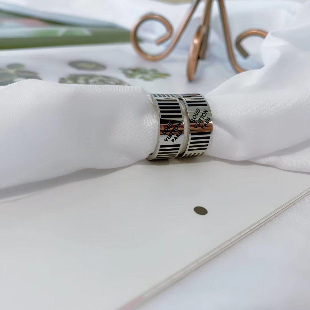 Louis Vuitton Damier Black Ring - 18K White Gold