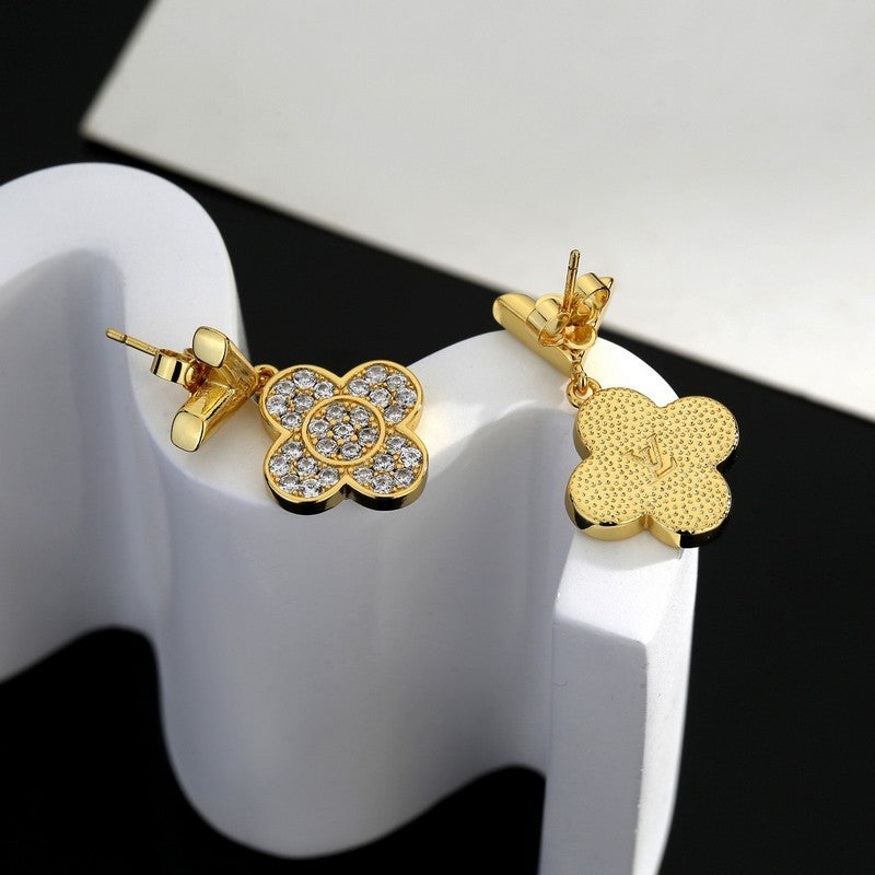 Louis Vuitton Diamond Flower Earrings - 18K Yellow Gold