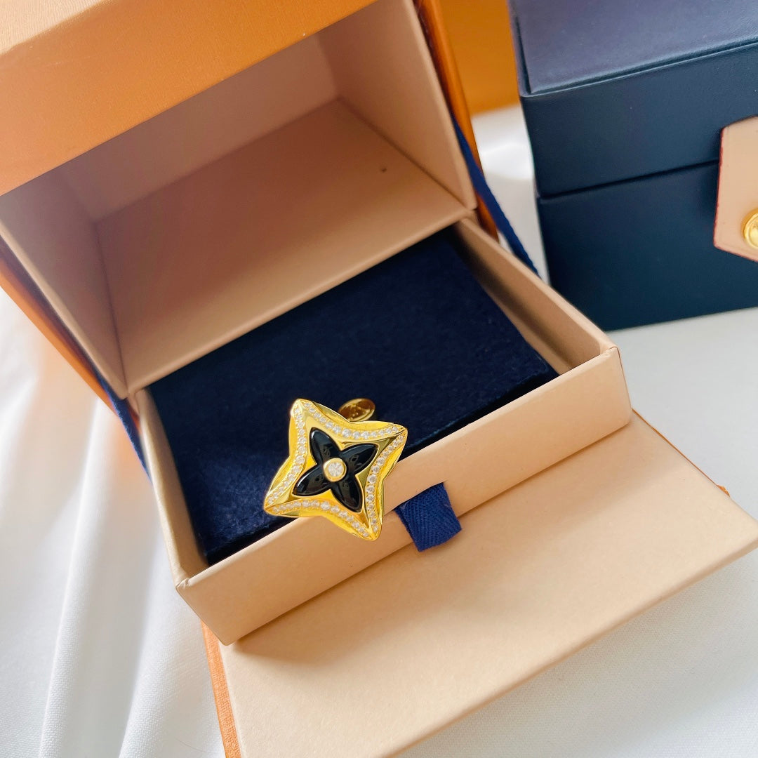 Louis Vuitton Ever Blossom Ring - 18K Yellow Gold