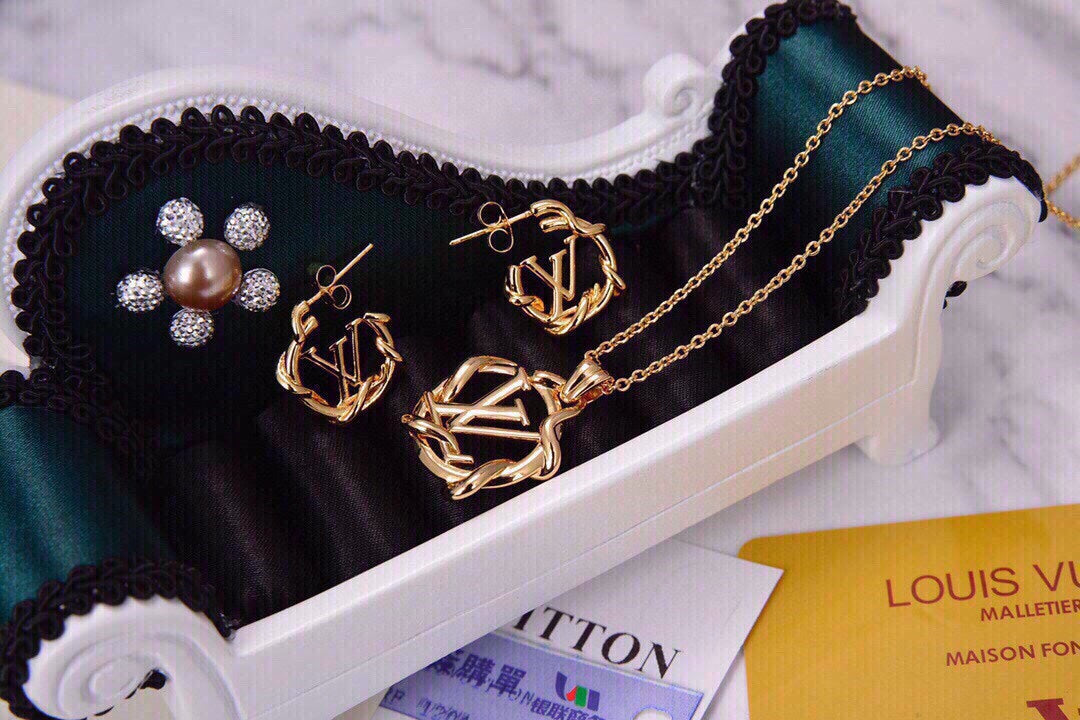 Louis Vuitton Garden Louise Hoop Earrings - 18K Yellow Gold
