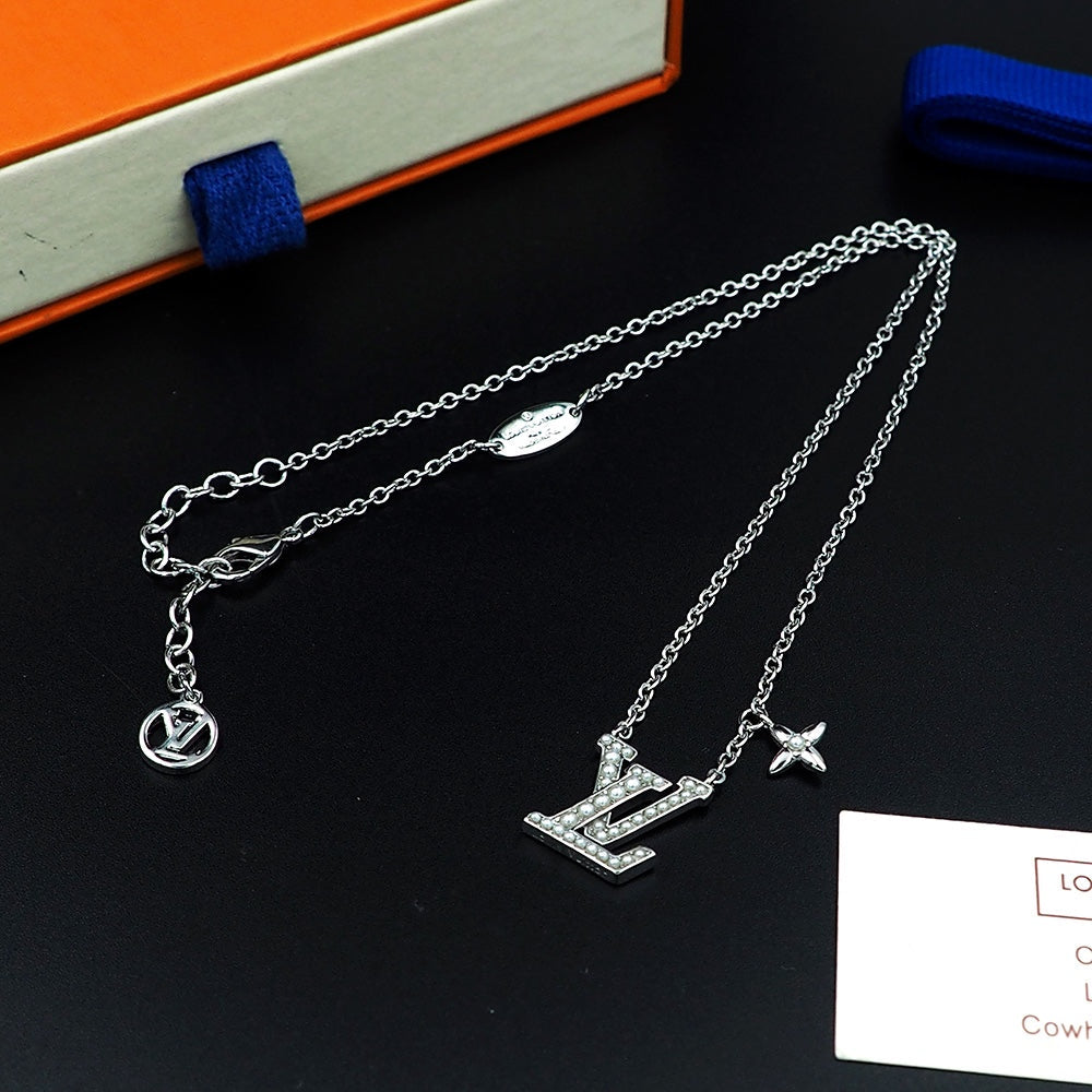 Louis Vuitton Iconic Pearl Necklace