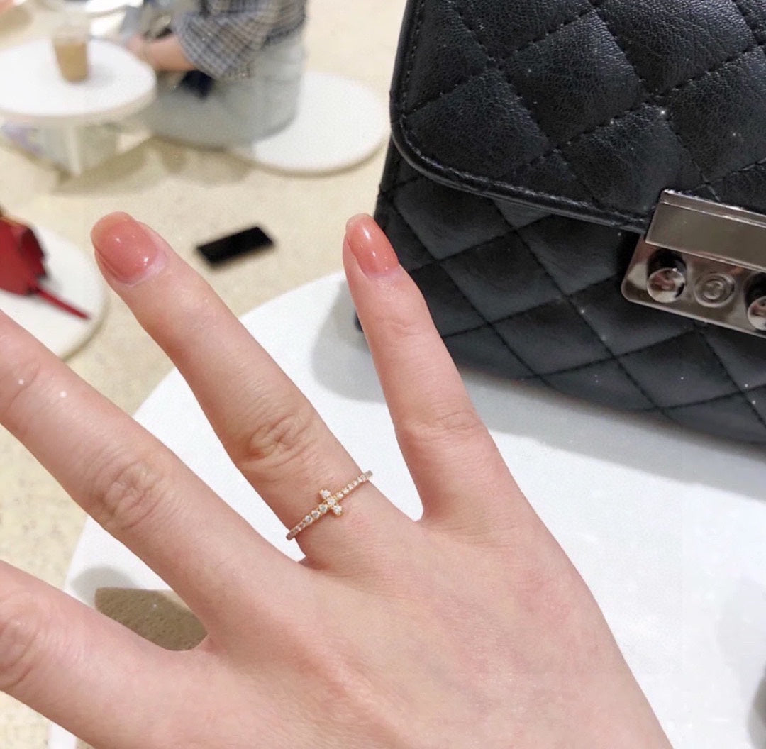 Tiffany Moissanite Wire Ring - 18K Gold