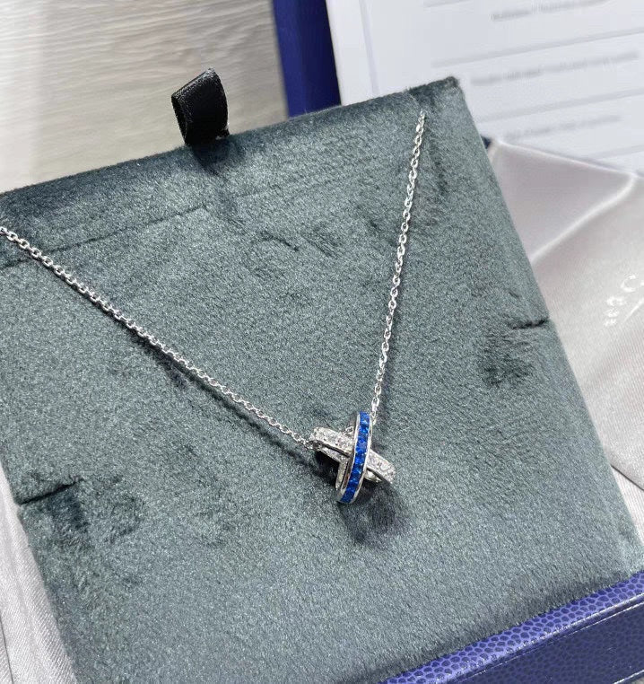 Jeux De Liens Pendant Necklace