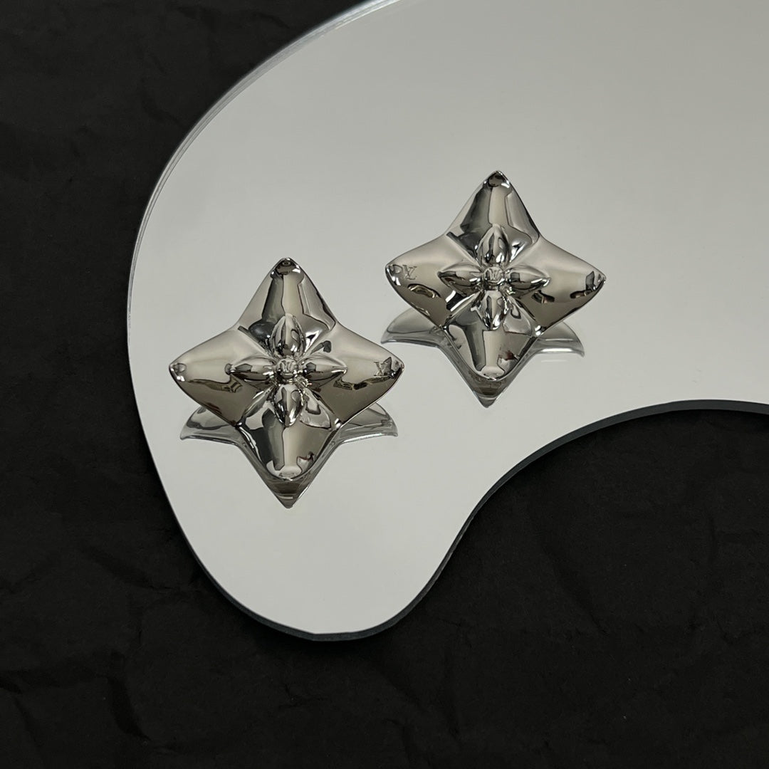 Louis Vuitton Futura Earrings - 18K White Gold