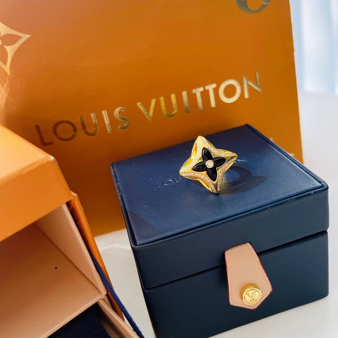 Louis Vuitton Ever Blossom Ring - 18K Yellow Gold