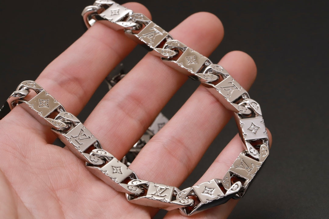 Louis Vuitton Monogram Tied Up Necklace
