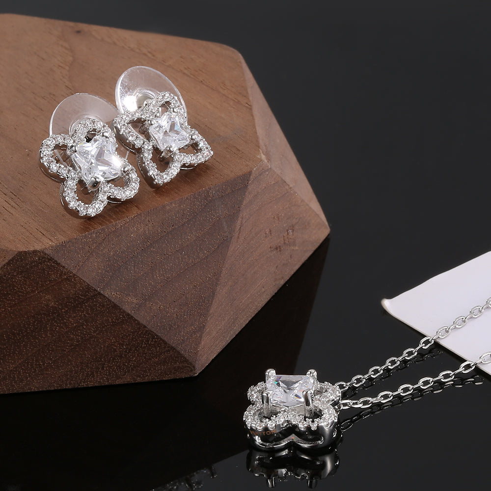 Louis Vuitton Blossom Earrings - 18K White Gold