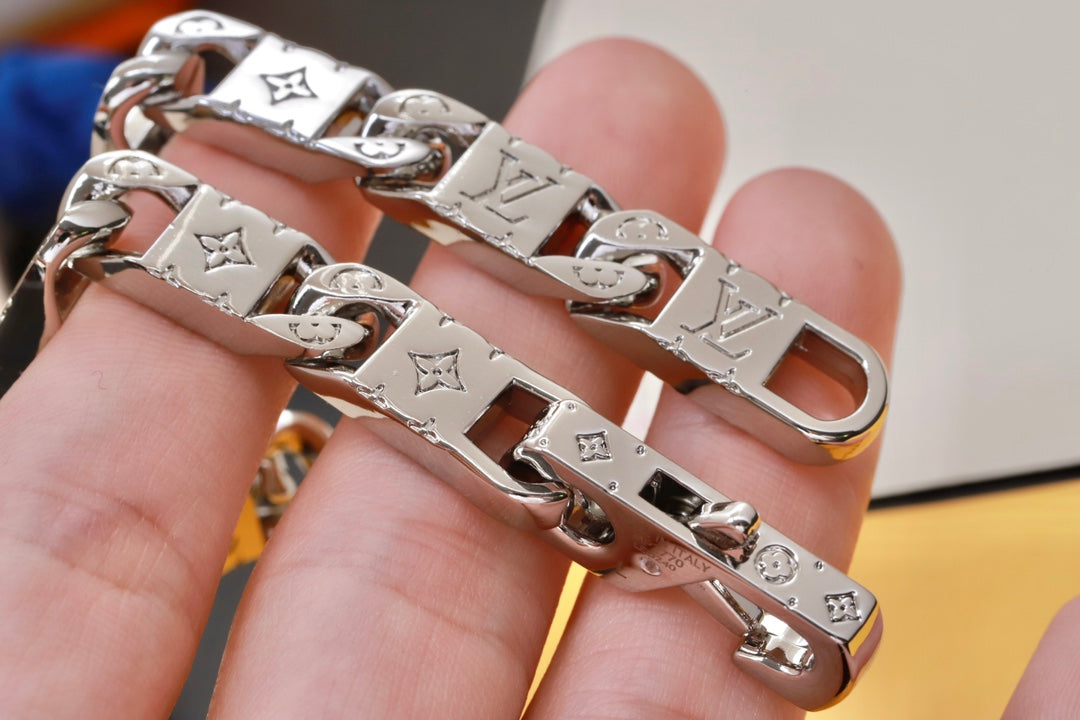 Louis Vuitton Monogram Tied Up Necklace