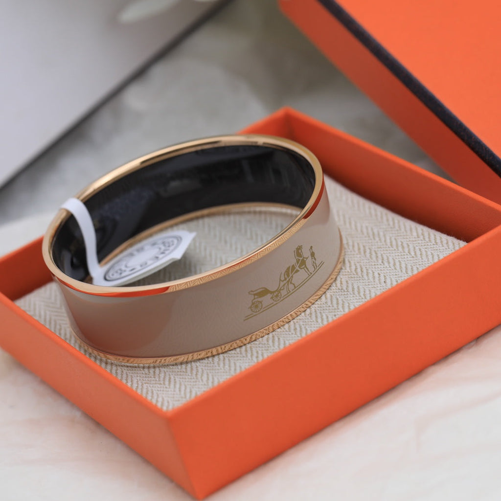 Hermes Enamel Caleche Wide Bangle Bracelet - 18K Yellow Gold