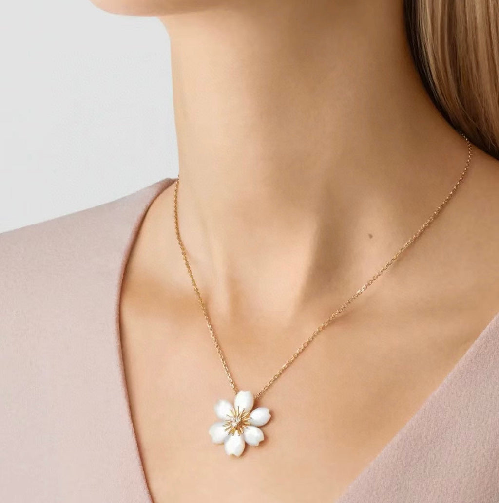 Rose de Noel Necklace - 18K Gold