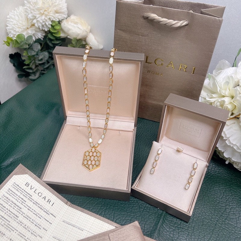 Serpenti Eyes on Me Necklace - 18K Gold