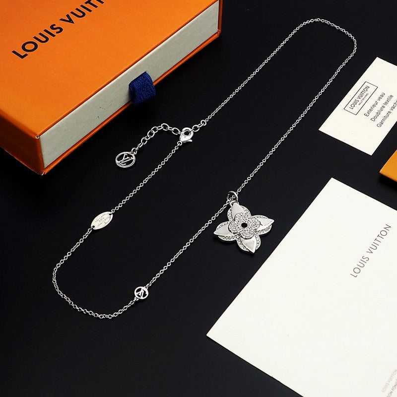 Louis Vuitton Medaillon Necklace